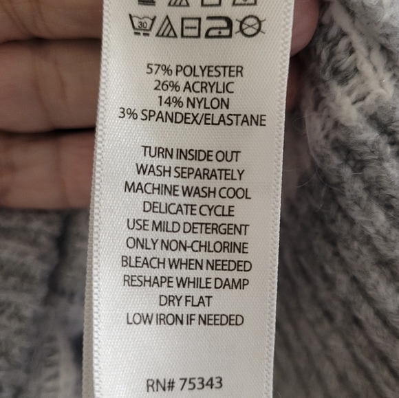 + CUPCAKES and Cashmere grey white fisherman print soft crewneck sweater 😍 - Picture 5 of 5